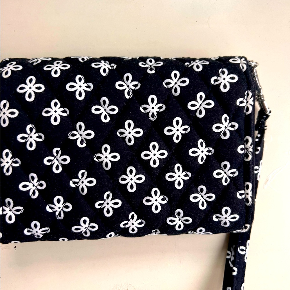 Vera Bradley Your Turn  Quilted Smartphone Wristlet - Picture 5 of 7